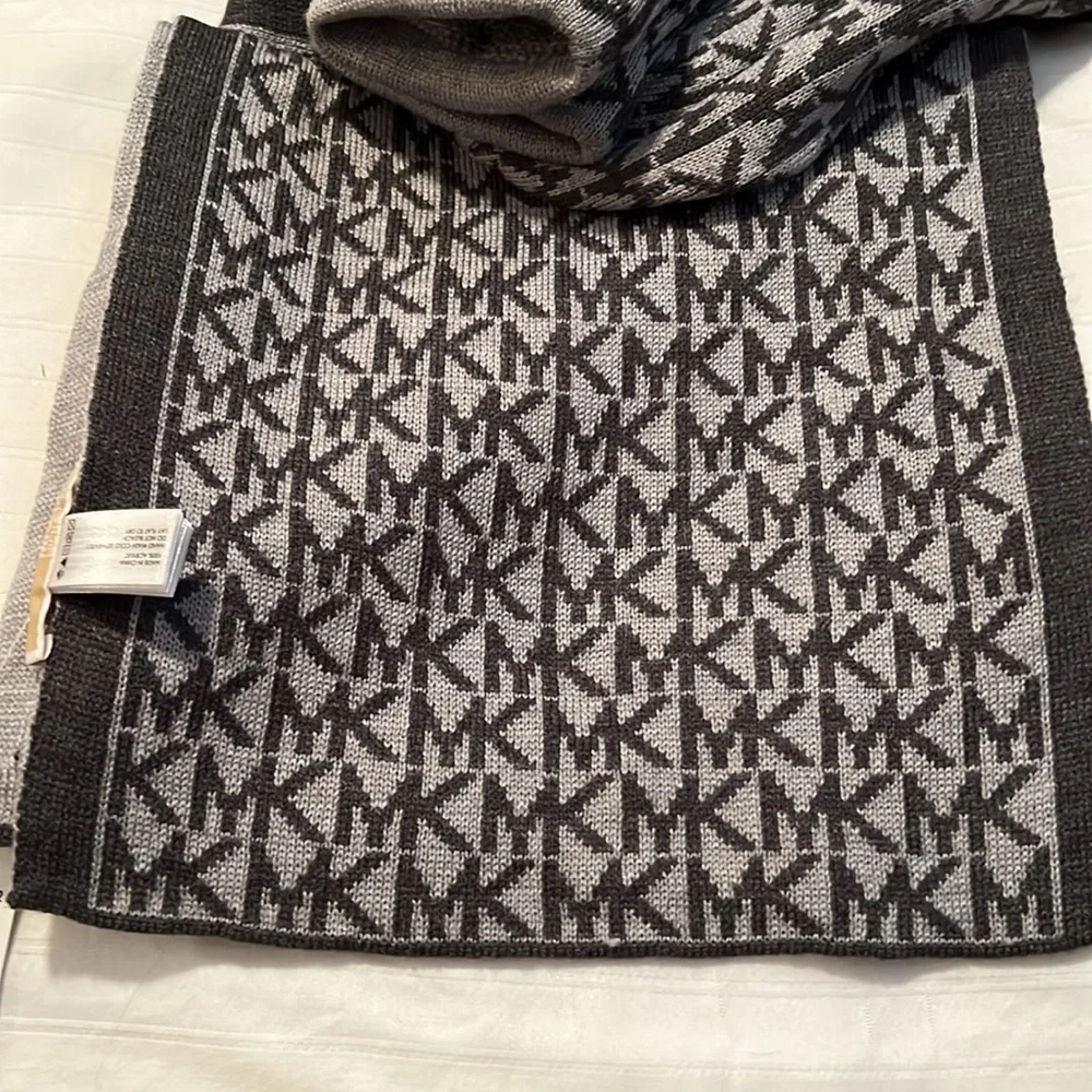 NWT Michael Kors scarf, beanie, & gloves set. Perfect for a Christmas gift. - Picture 4 of 5